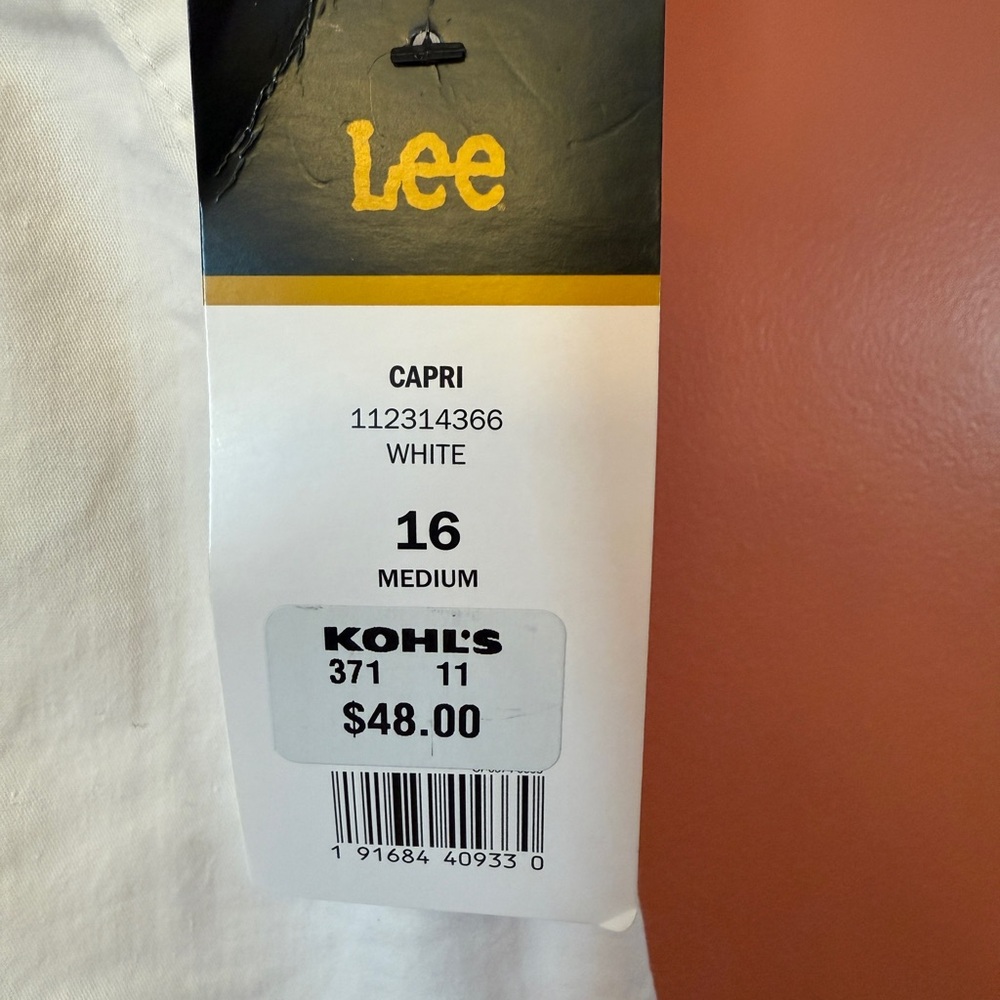 Lee Flex-To-Go White Capris - Picture 3 of 5